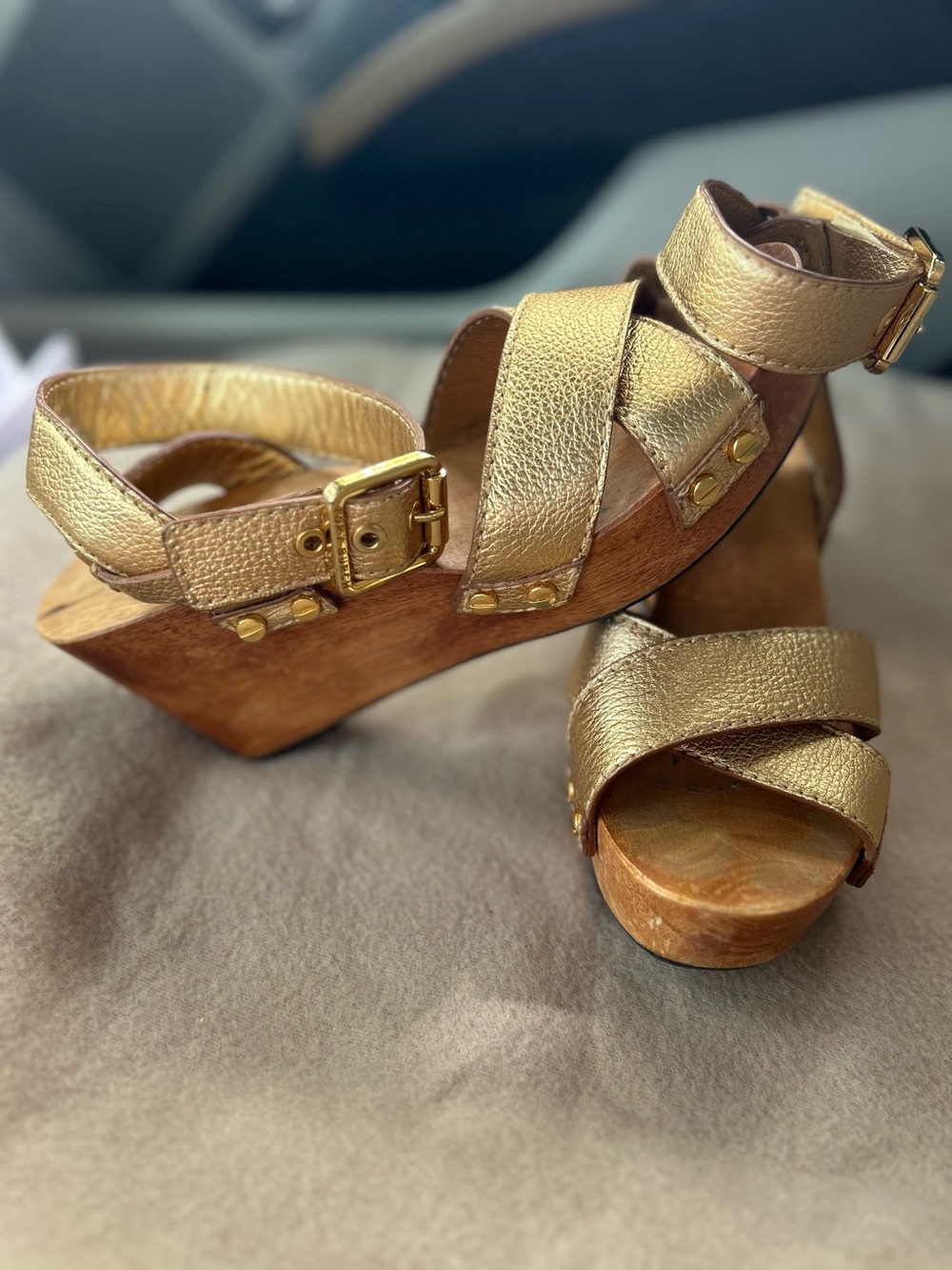 Tory burch Risley Good Leather Wedge Sandals - size 6